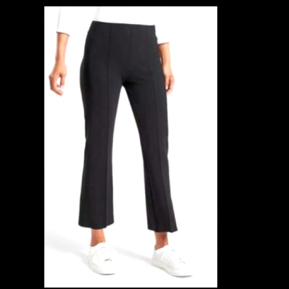 Like New Athleta Mercurial Crop Flare Pant sz M